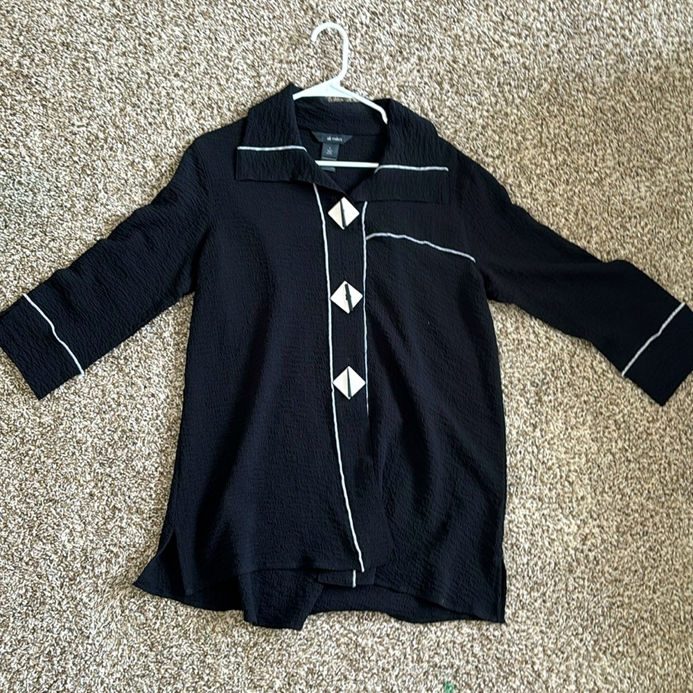 Ali Miles oversized blouse, flattering neckline